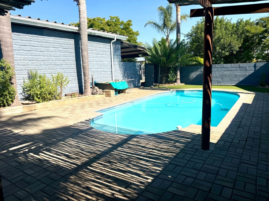 4 Bedroom Property for Sale in Amandelrug Western Cape